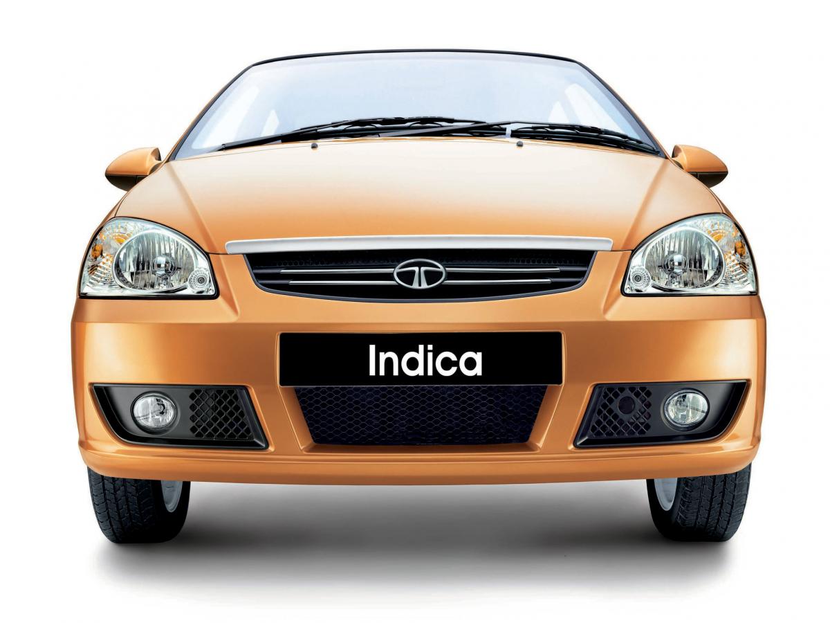 Машина Tata Indica