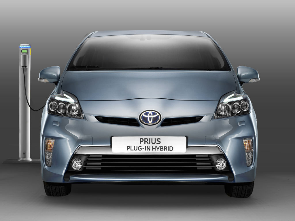 Авто Toyota Prius III Рестайлинг (ZVW30/35) хэтчбек 5 дв. 1.8hyb AT (99  л.с.) полезная информация