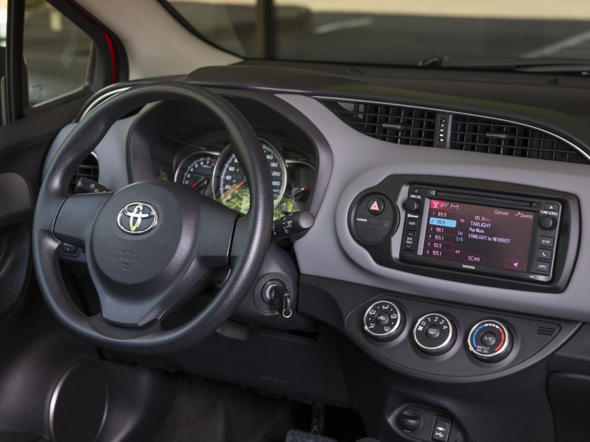 Toyota Yaris Hybrid 2012 С…СЌС‚С‡Р±РµРє